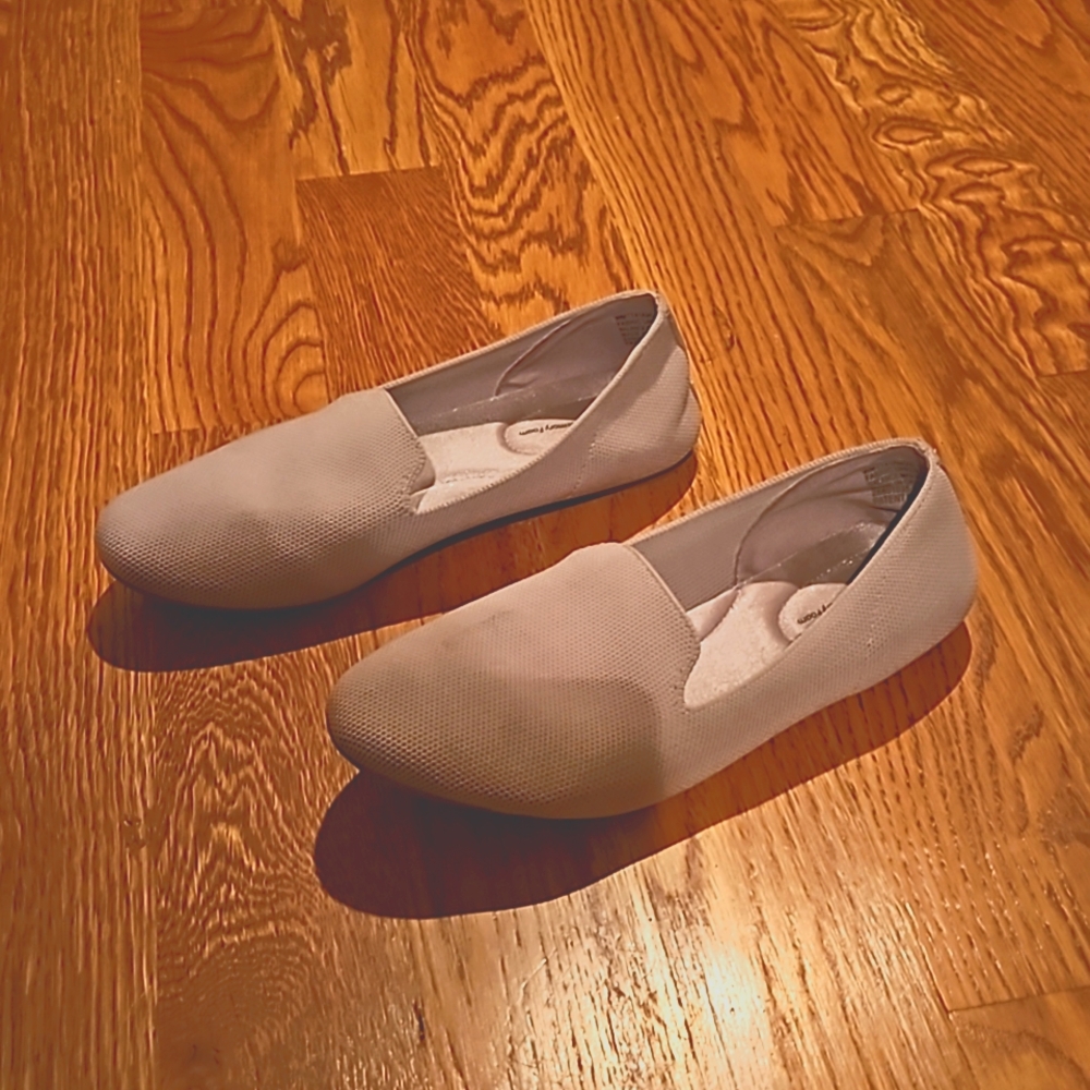 Woven Taupe Flats!
